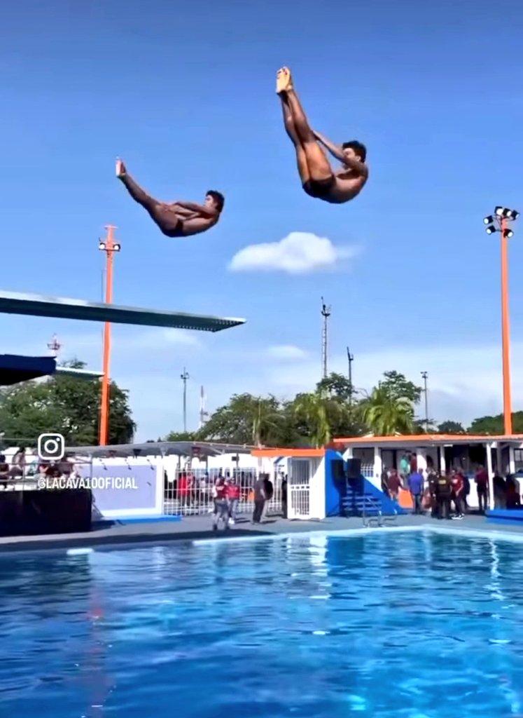 Gobernador Lacava entregó complejo de piscinas en La Isabelica, Valencia. 

Vídeo 📹 ⬇️⬇️⬇️
instagram.com/reel/DMkl0uMR6…