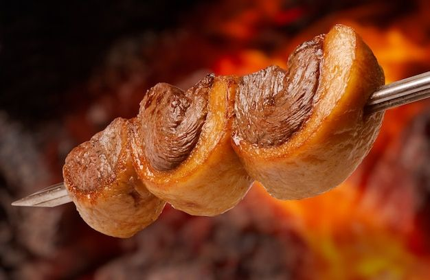 PrJopelim's tweet image. A Picanha Virá; Finalmente!
Com a tarifa de 50% anunciada por Donald Trump, elevando a tarifa total sobre a carne bovina brasileira para cerca de 76,4% (somando-se à tarifa existente de 26,4% para exportações acima da cota de 65.000 toneladas).
A exportação para os EUA, que é o…