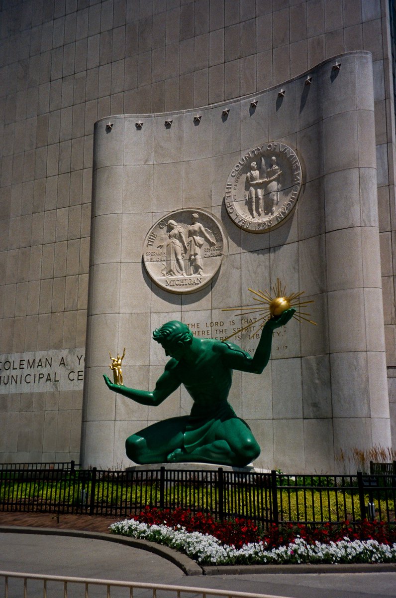 iamgking's tweet image. Good Detroit film day 🫡