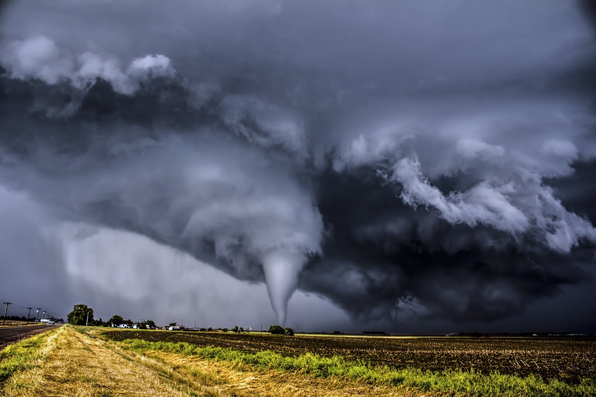 TornadoCoaching's tweet image. 📸 Show us your best storm photo—no context needed.