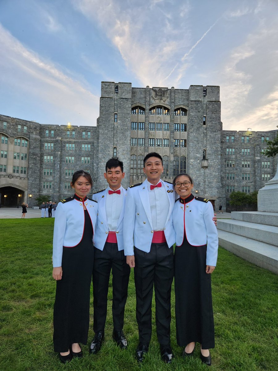 NTUsg's tweet image. Mission accomplished: From growing up in a family of Singapore Armed Forces (SAF) officers to becoming one herself, Khwang Li Yi's journey has been guided by service, science, and strength. She enlisted in the military, received the SAF Academic Scholarship, and studied Sport…