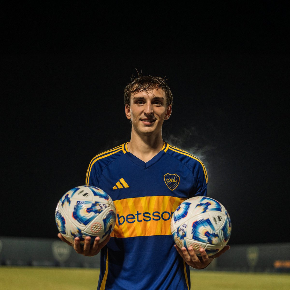 NehuenRoo's tweet image. #BOCA | Mientras a Boca le cuesta encontrar el GOL, Valentino SIMONI acumula ¡11G y 3A! en sus últimos 17PJ en la reserva de boca.
⚽️⚽️⚽️ vs. Racing
⚽️ vs. Independiente (M)
⚽️ vs. Banfield
🅰️🅰️ vs. Aldosivi
⚽️ vs. Newell’s
⚽️⚽️ vs. Barracas
⚽️ vs. Tigre
🅰️ vs. San Martín (SJ)…