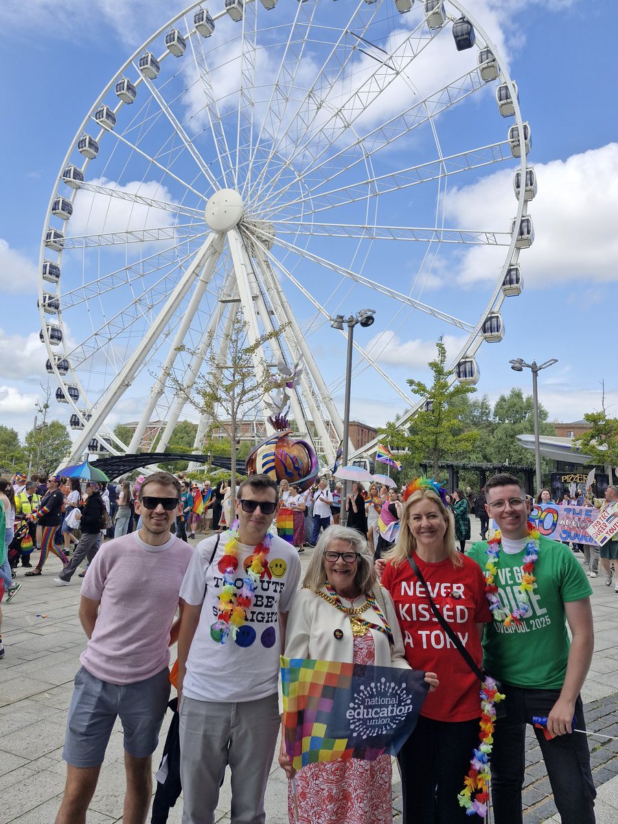 LiverpoolLabour's tweet image. 🏳️🌈 Brilliant day at #PrideinLiverpool !
Thank you to @SahirHouse for organising
Great turnout from @LiverpoolLabour @lpoolcouncil and @MetroMayorSteve 🌈