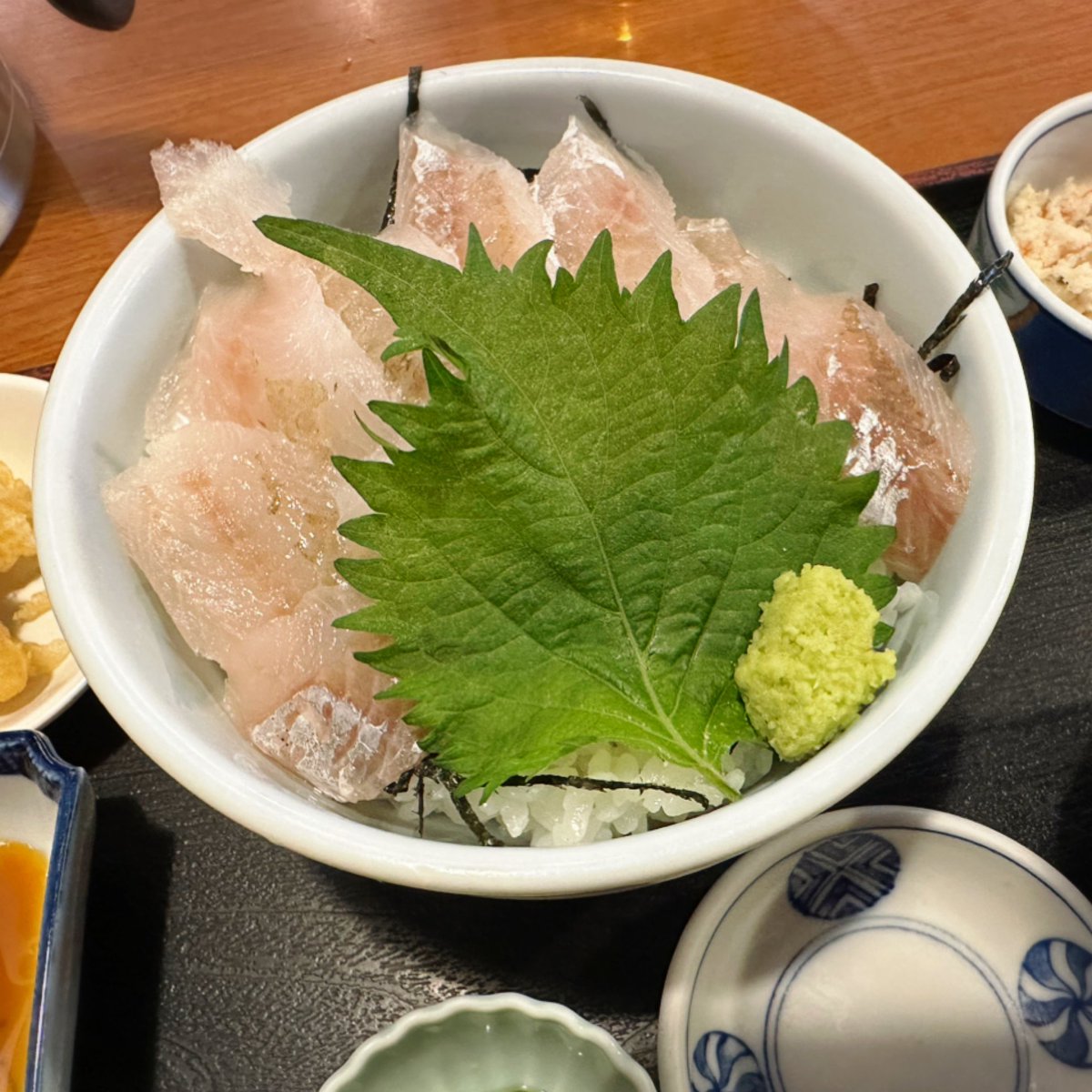 maplerakko's tweet image. 흰 살 생선 회덮밥😋
