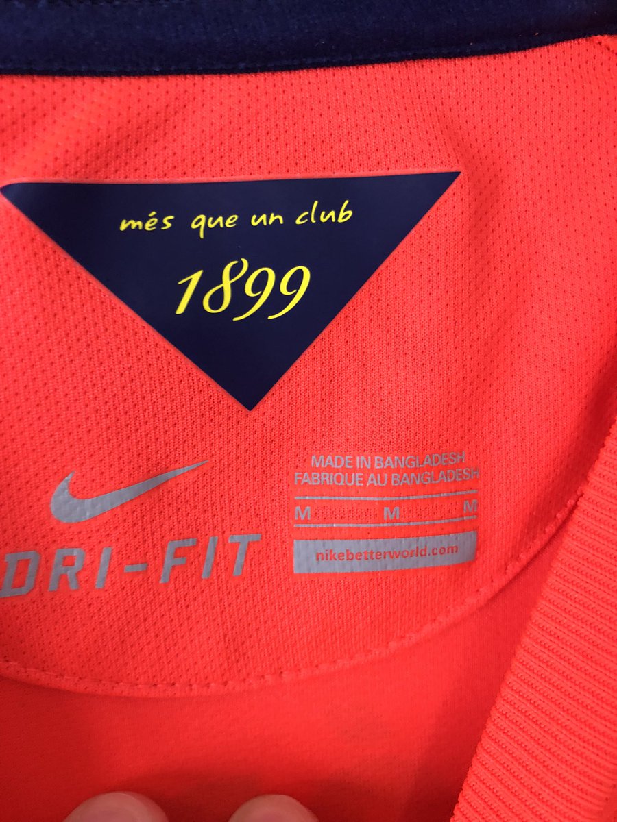 OllysShirts's tweet photo. While talking about Barcelona icons, why not list another one.

Luis Suarez Barcelona 14/15 Away shirt.

How I wish this shirt was signed also.

Men’s medium, mint condition.

£35 https://t.co/XDz5p8TMVH