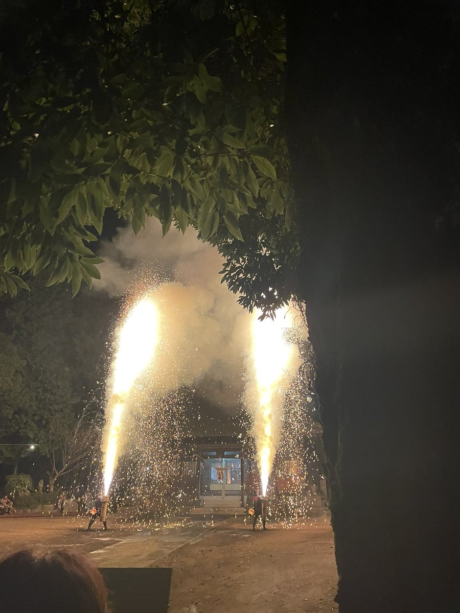 emina3308's tweet photo. 人生初！手筒花火！
勿論火花散る中、花火を持つのも凄いけど、点火前に花火に足かけて、シャンシャイン池崎さんの如く、イェー！！っていうところが影になってかっこよかった
そこはうまく撮れなかった
#豊川市　#国府夏祭り https://t.co/QKBXE9LbbV