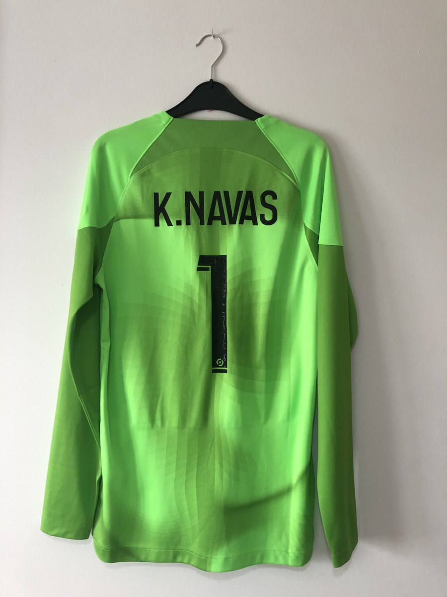 OllysShirts's tweet photo. PSG 22/23 keylor navas shirt.

Men’s small. Very good condition although note sponsor appears crooked.

£15 https://t.co/7RMbkHSDwF
