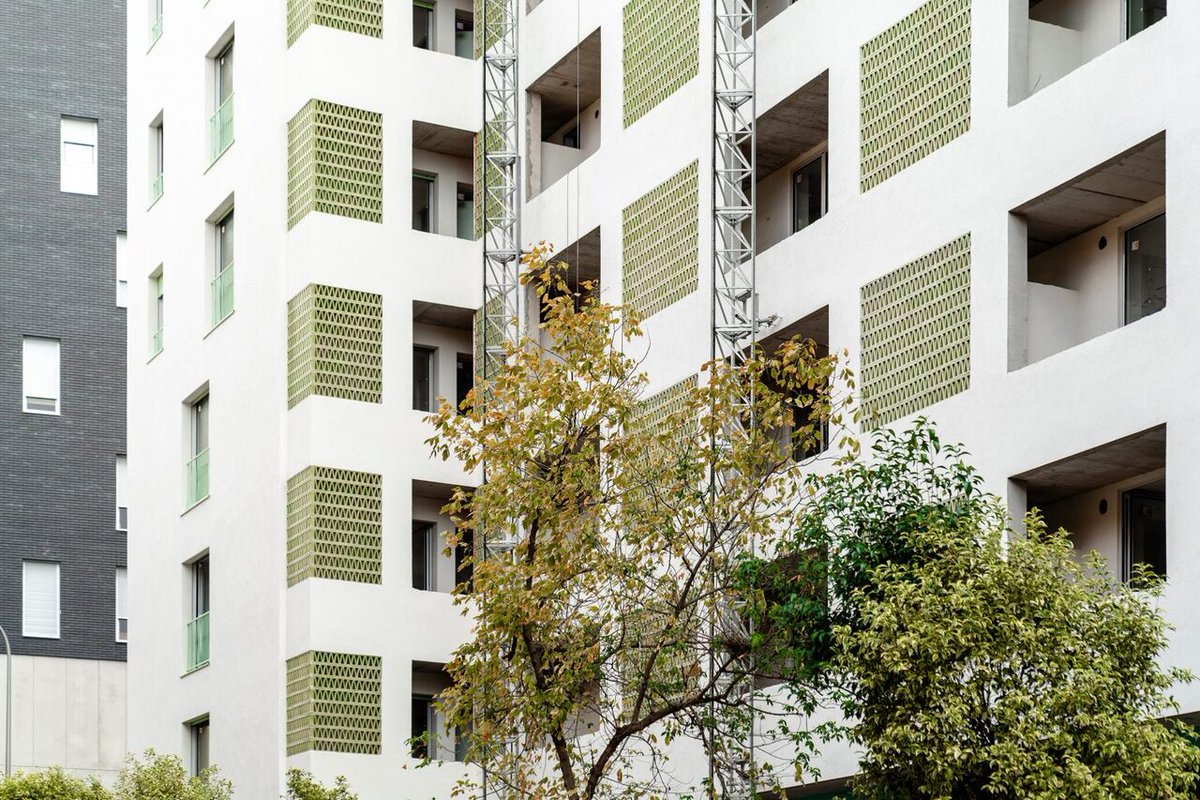 JMDCentro's tweet image. 💶 La #JGobMadrid aprueba la transferencia de 30,97 millones a @emvsmadrid para seguir construyendo nuevos pisos en alquiler asequible
🏘️ Se avanzará así en las casi 6.200 nuevas viviendas que ya se encuentran en distintas fases de proyecto y ejecución 👇 informate.madrid.es/ivoob2