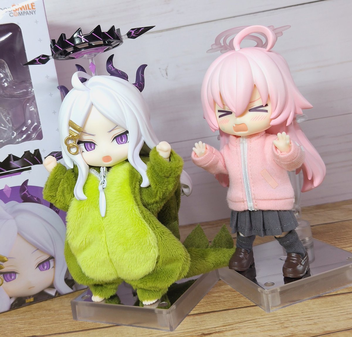 murabito_skkn's tweet image. 本日の作業進捗!🙋
本日はプラモではなくねんどろ遊びです!😌
本日お出かけ先で未開封中古のどーる素体「Girl」と「Kids」が複数手に入ったので、同じく本日お迎えしたヒナをホシノと一緒に低身長どーる化してみました!✨😌
アカン···これは無限に可愛い衣装を揃えたくなるヤツ···🤣
#ブルアカ