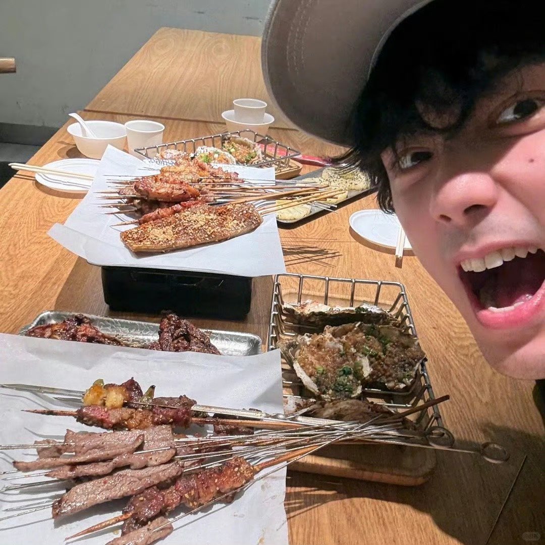 eowuli's tweet image. #Wulei went to eat 鸡架 since it’s Shenyang’s specialty 🍗