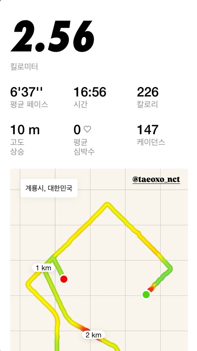 taeyongpopbase's tweet image. Taeyong was running with an NCPT friend! 🏃🏻‍♂️‍➡️