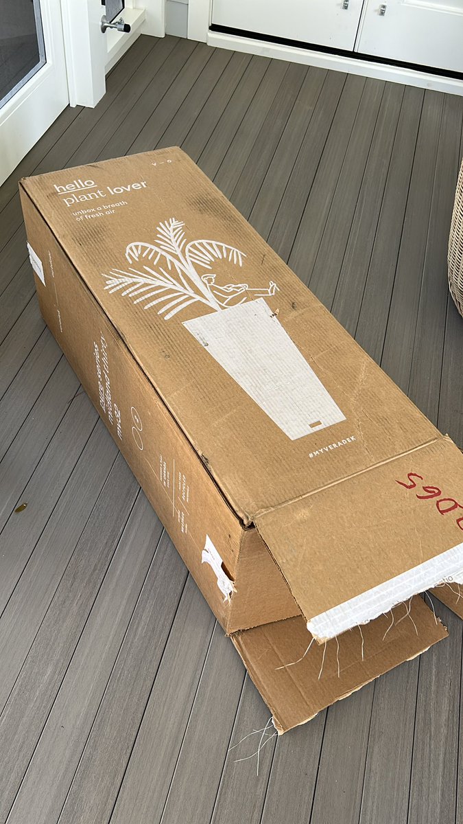 MAnotGinger's tweet image. I’ve avoided breaking down this box for days now. The cardboard is very thick. Keep telling myself to just do it!
Here I go.