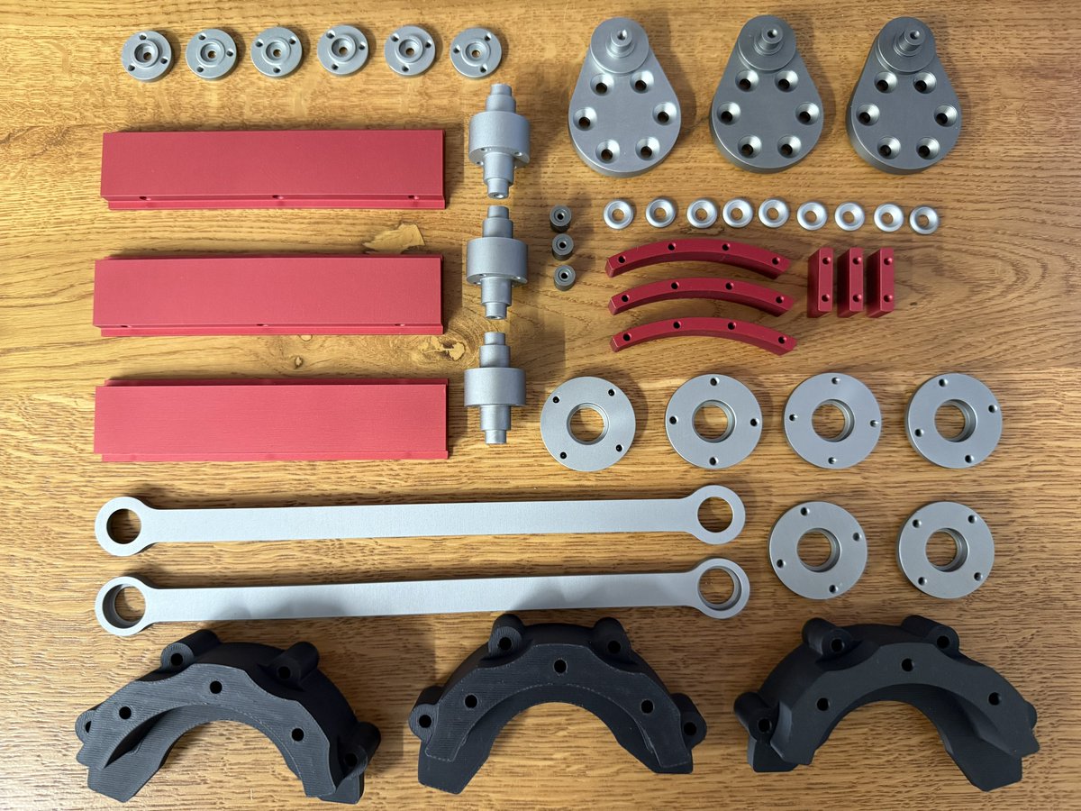 suren_at's tweet image. weekend update: I&apos;ve just received all the missing components for the remaining legs. Next weekend, all 4 legs will be assembled 🦿🦿🤖🦿🦿