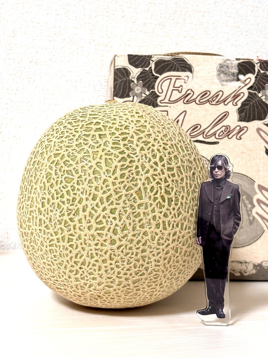 todaco's tweet image. ふるさと納税で得たメロンが！！熟しました！！やったーーー！！！めっちゃ美味しい🍈😋