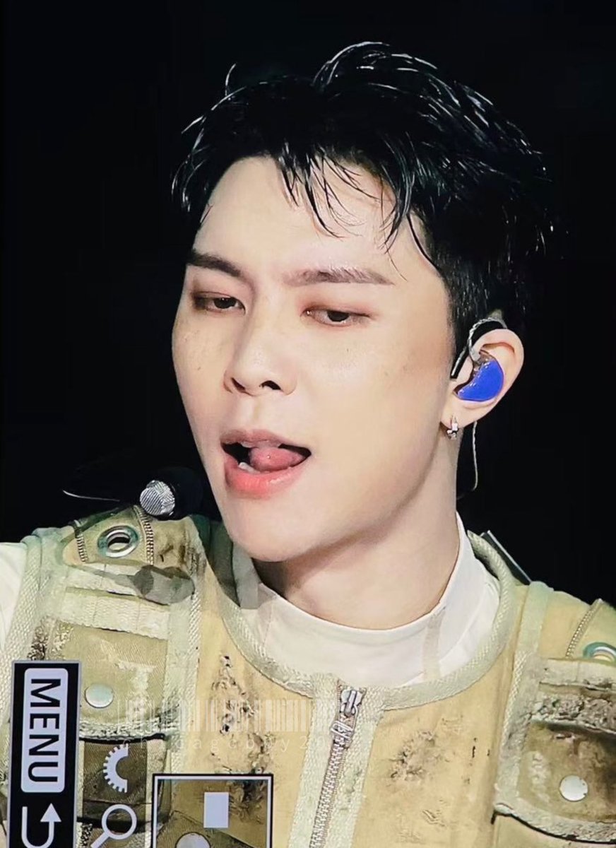 johnsuhperstar's tweet image. JOHN JUN SUH. so sexy. 😭😭