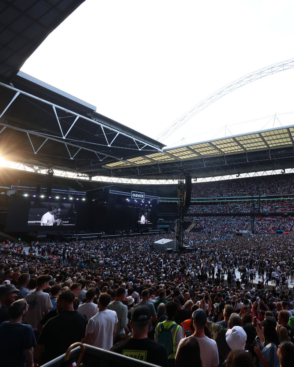 wembleystadium's tweet image. Ready for night 2? 🎸
#OasisLive25 #wembleystadium