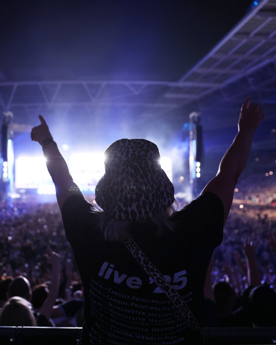 wembleystadium's tweet image. Ready for night 2? 🎸
#OasisLive25 #wembleystadium