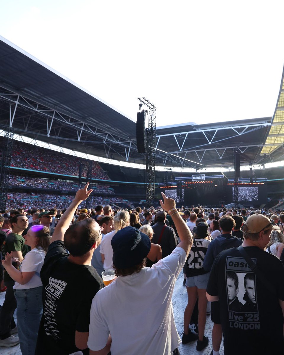 wembleystadium's tweet image. Ready for night 2? 🎸
#OasisLive25 #wembleystadium