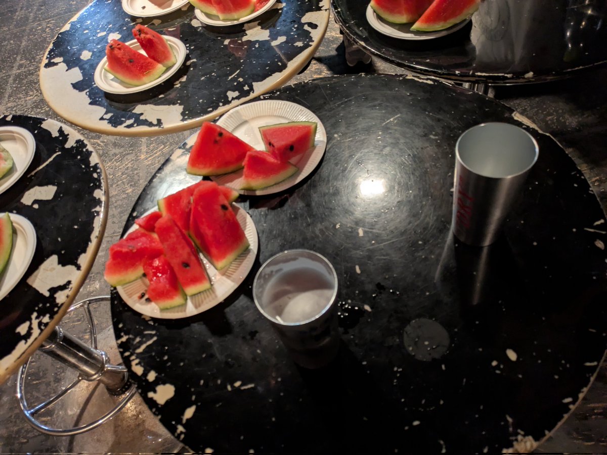 BodMonkey's tweet image. スイカ🍉で乾杯🍻
打ち上げす！