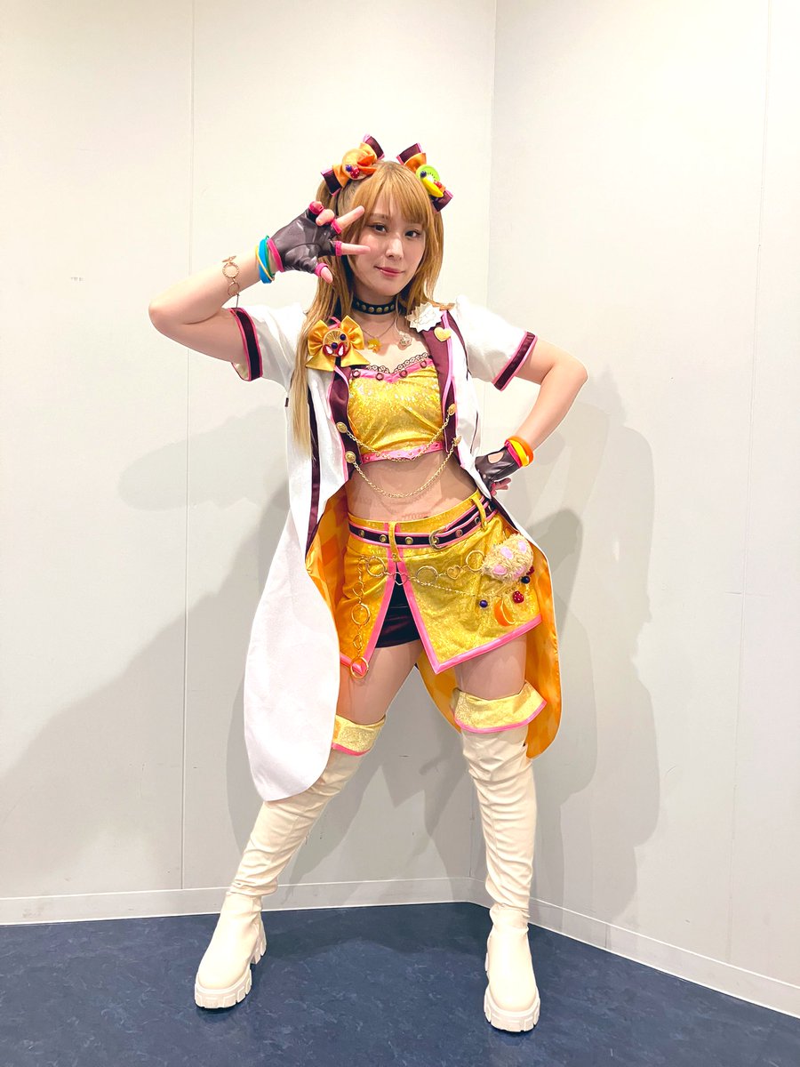 アイマスに出会って夢を描けた🌈
莉嘉に出会って目標ができた❤️‍🔥
Pくんがいるから夢を叶え続けられてる✨

先輩たちが作ったこの輪の中で、凄まじいエネルギーが生まれて、自分もその一部になれてる。本当に幸せ！全方位へたくさんのSUPER LOVEを💐🫶

#アイマス20周年おめでとう #アイマス20周年イヤー