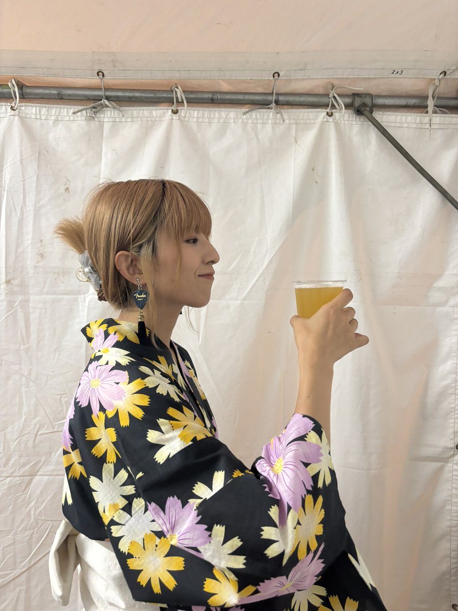 manamiutautai's tweet image. SUMMER FESTA in KORIYAMA
ビール祭ありがとうございました！

え、、、売れた？？？？？？？？
って勘違いするレベルの
過去一レベルの盛り上がり！
お酒の力ありがとう🍺郡山最高だー！！！
やはり乾杯と感謝は何度しても良いのだ！

ステージ上がった瞬間からビール溢すし…