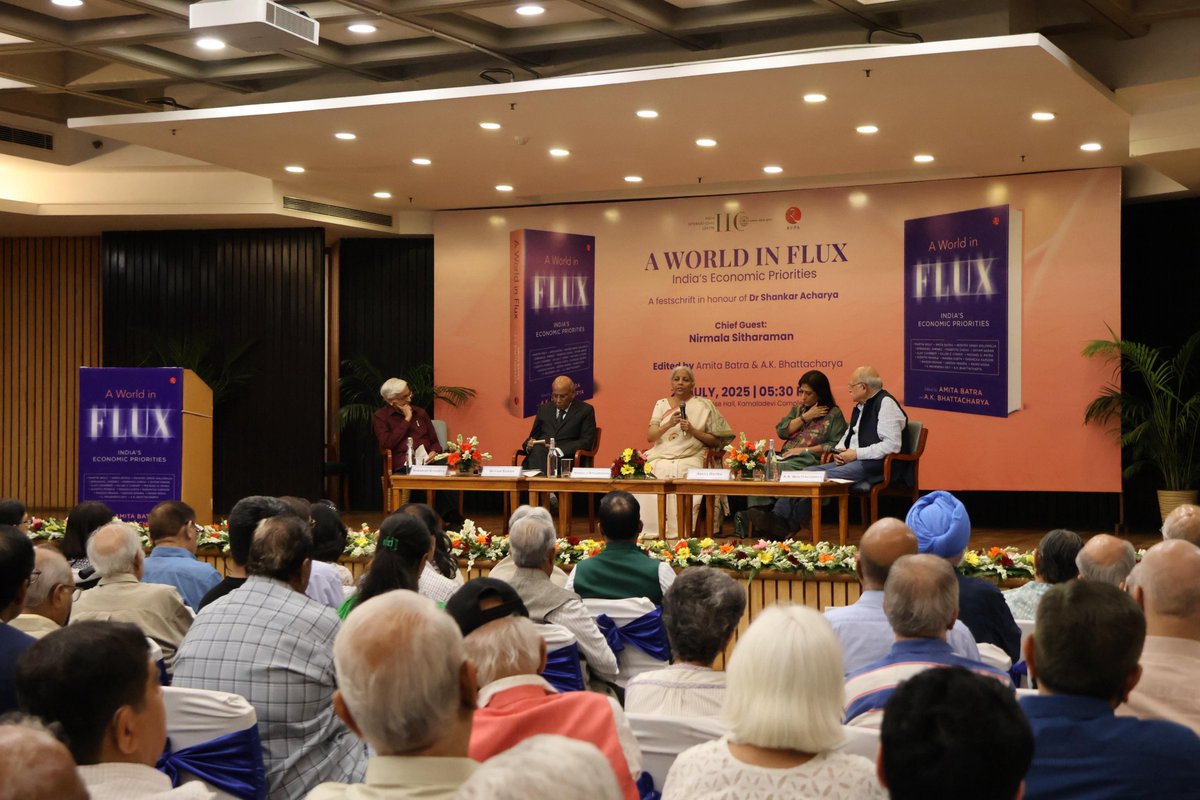 nsitharamanoffc's tweet image. Smt @nsitharaman launches the book titled 'A World in Flux: India's Economic Priorities edited by Professor Amita Batra and Shri A K. Bhattacharya.
On the occasion, the Hon'ble Finance Minister also engaged in a fireside chat with Shri Bhattacharya.
The book is a festschrift…