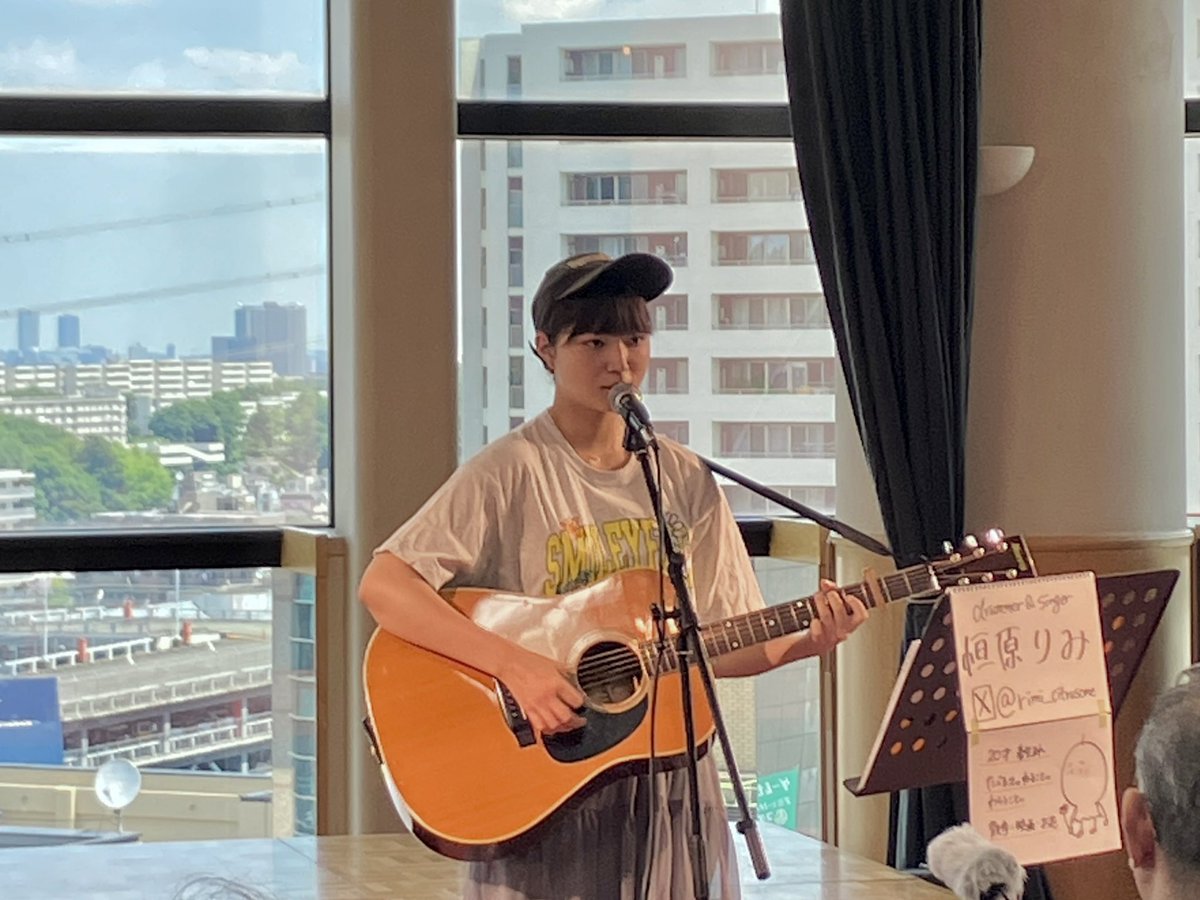 aotn0322's tweet image. 2025.7.26(土)多摩センターガールズストリートライブ
恒原りみさん🎸@rimi_citrusone
先月以来の2度目ましてです✌🏻
本職はパーカッションだけど果敢にギターにチャレンジする姿と歌声は、一歩ずつ確かに歩みを進めていくようでした😌
これからも前を向きながら進んでいけますように🛣️
#恒原りみ