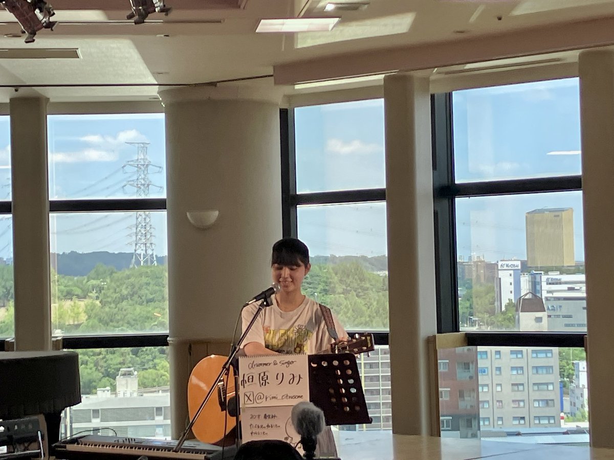 aotn0322's tweet image. 2025.7.26(土)多摩センターガールズストリートライブ
恒原りみさん🎸@rimi_citrusone
先月以来の2度目ましてです✌🏻
本職はパーカッションだけど果敢にギターにチャレンジする姿と歌声は、一歩ずつ確かに歩みを進めていくようでした😌
これからも前を向きながら進んでいけますように🛣️
#恒原りみ