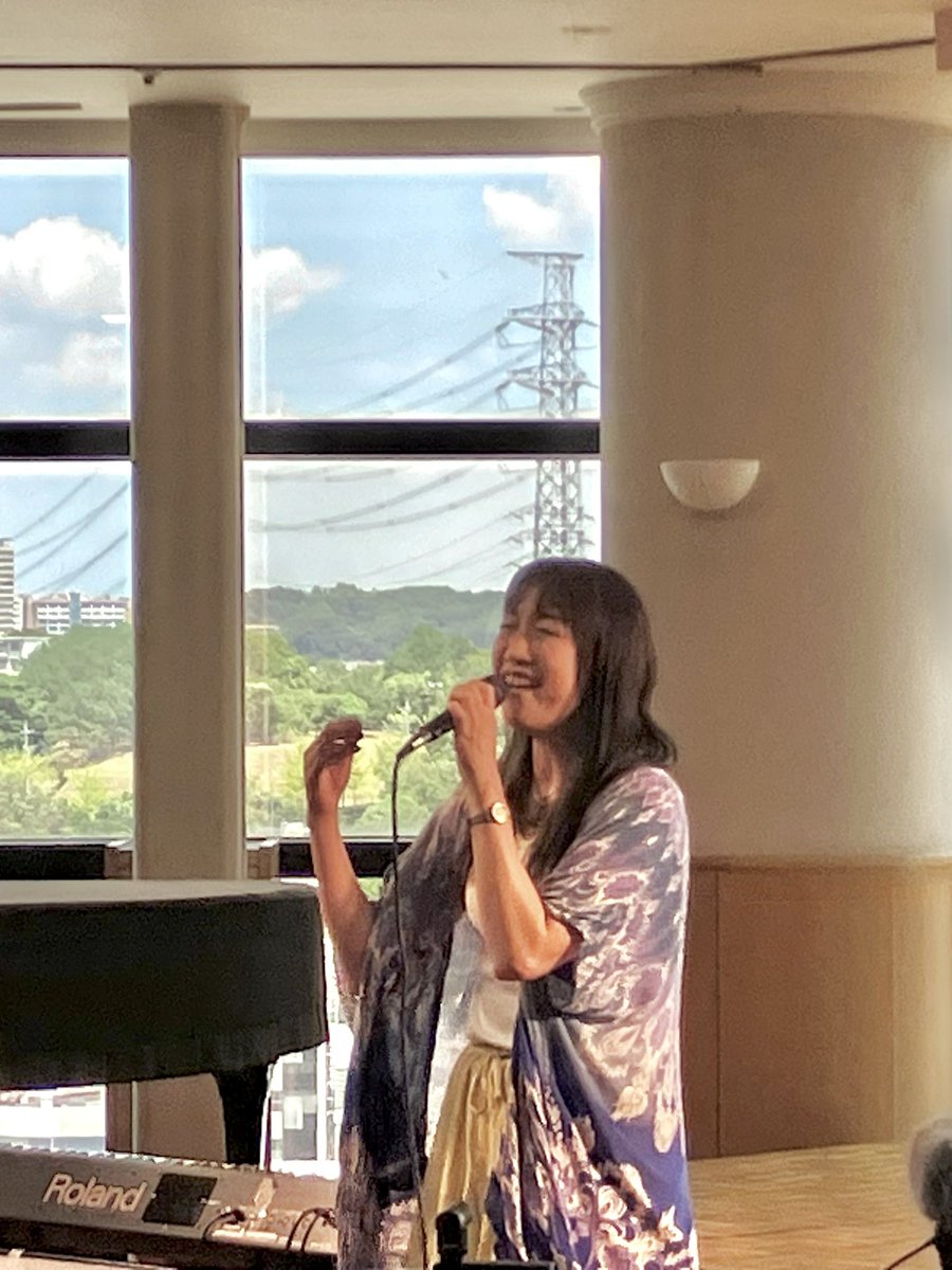 aotn0322's tweet image. 2025.7.26(土)多摩センターガールズストリートライブ
佐々木かのさん🎤🎹@kano_sasaki
お久しぶりです🌱
「笑顔の約束」に込めたこの先も笑顔が続いてほしい気持ち。その満面の笑顔は、観ている側からも見続けたいと思いました☺️
ふっかちゃんだと思ったら…まさかのキティさん😳
#佐々木かの