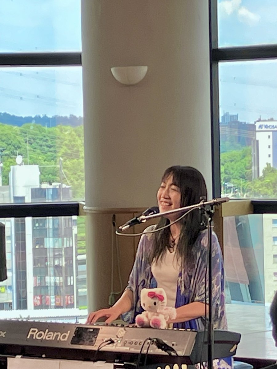 aotn0322's tweet image. 2025.7.26(土)多摩センターガールズストリートライブ
佐々木かのさん🎤🎹@kano_sasaki
お久しぶりです🌱
「笑顔の約束」に込めたこの先も笑顔が続いてほしい気持ち。その満面の笑顔は、観ている側からも見続けたいと思いました☺️
ふっかちゃんだと思ったら…まさかのキティさん😳
#佐々木かの