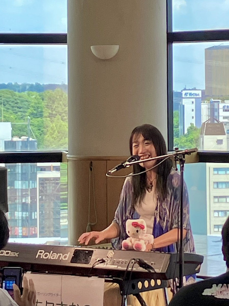 aotn0322's tweet image. 2025.7.26(土)多摩センターガールズストリートライブ
佐々木かのさん🎤🎹@kano_sasaki
お久しぶりです🌱
「笑顔の約束」に込めたこの先も笑顔が続いてほしい気持ち。その満面の笑顔は、観ている側からも見続けたいと思いました☺️
ふっかちゃんだと思ったら…まさかのキティさん😳
#佐々木かの