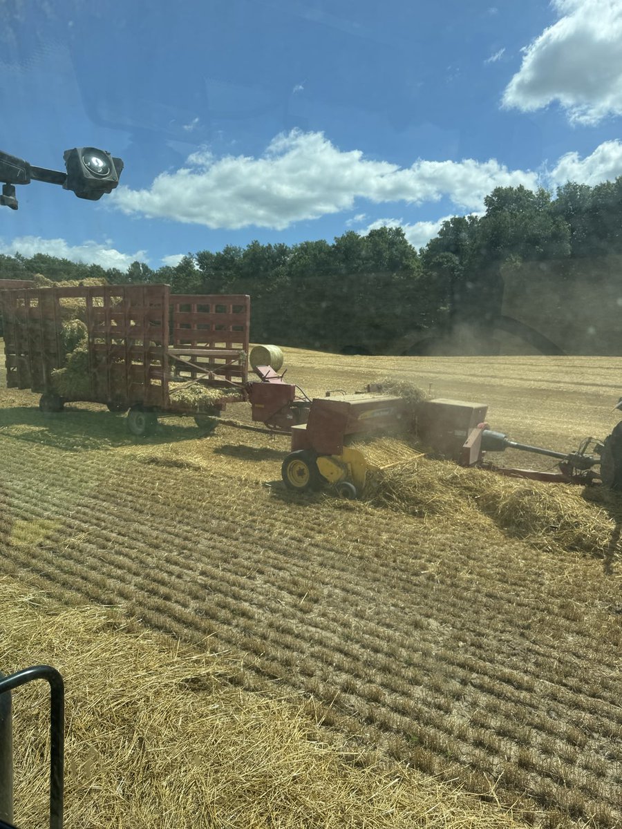 Anyone in #ontag looking for a small square baler. New Holland 5070.  2013 model has done about 1800 bales per year. Electric over hydraulic thrower. Hydraulic bale tension. 3 bale wagons also for sale always stored inside.