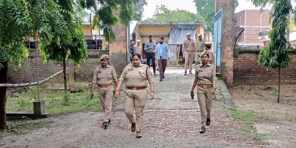 cdoamethi's tweet image. आज दिनांक 26 जुलाई 2025 को RO-ARO परीक्षा केंद्रों की तैयारियों की समीक्षा हेतु पुलिस अधीक्षक महोदया के साथ उमा रमण इंटर कॉलेज जामो, राजकीय बालिका इंटर कॉलेज जामो केंद्र का संयुक्त निरीक्षण कर सुरक्षा, CCTV निगरानी एवं मूलभूत सुविधाओं का जायजा लिया गया तथा संबंधित को आवश्यक…