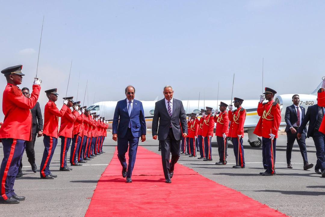 SONNALIVE's tweet image. President @HassanSMohamud Arrives in Djibouti for Bilateral Talks with President @IsmailOguelleh.
sonna.so/en/president-h… via @SONNALIVE