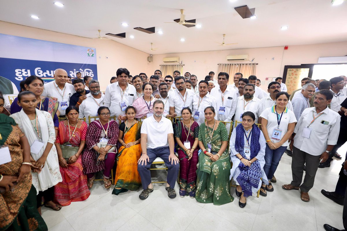 Bathinda Congress Sevadal (@sevadalbth_) on Twitter photo рдЖрдЬ, рдЧреБрдЬрд░рд╛рдд рдХреЗ рдЖрдирдВрдж рдЬрд╝рд┐рд▓реЗ рдХреЗ рдЬреАрддреЛрдбрд╝рд┐рдпрд╛ рдореЗрдВ рд╕рд╣рдХрд╛рд░реА рджреВрдз рдЙрддреНрдкрд╛рджрдХреЛрдВ рдФрд░ рд╕рд╣рдХрд╛рд░реА рд╕рдореБрджрд╛рдп рдХреЗ рдиреЗрддрд╛рдУрдВ рдХреЗ рд╕рд╛рде рд╕рдВрд╡рд╛рдж рдХрд┐рдпрд╛ред
рджреЗрд╢реА рдЙрддреНрдкрд╛рджрдХреЛрдВ рдХреА рдЖрд╡рд╛рдЬрд╝ рдХреЛ рдмреБрд▓рдВрдж рдХрд░ рдЙрдиреНрд╣реЗрдВ рд╕рд╢рдХреНрдд рдХрд░рдиреЗ рдХреА рджрд┐рд╢рд╛ рдореЗрдВ рд╣рдо рдкреВрд░реА рддрд░рд╣ рд╕реЗ рдкреНрд░рддрд┐рдмрджреНрдз рд╣реИрдВред
: <a href="/RahulGandhi/">Rahul Gandhi</a> рдЖрдЬ, рдЧреБрдЬрд░рд╛рдд рдХреЗ рдЖрдирдВрдж рдЬрд╝рд┐рд▓реЗ рдХреЗ рдЬреАрддреЛрдбрд╝рд┐рдпрд╛ рдореЗрдВ рд╕рд╣рдХрд╛рд░реА рджреВрдз рдЙрддреНрдкрд╛рджрдХреЛрдВ рдФрд░ рд╕рд╣рдХрд╛рд░реА рд╕рдореБрджрд╛рдп рдХреЗ рдиреЗрддрд╛рдУрдВ рдХреЗ рд╕рд╛рде рд╕рдВрд╡рд╛рдж рдХрд┐рдпрд╛ред
рджреЗрд╢реА рдЙрддреНрдкрд╛рджрдХреЛрдВ рдХреА рдЖрд╡рд╛рдЬрд╝ рдХреЛ рдмреБрд▓рдВрдж рдХрд░ рдЙрдиреНрд╣реЗрдВ рд╕рд╢рдХреНрдд рдХрд░рдиреЗ рдХреА рджрд┐рд╢рд╛ рдореЗрдВ рд╣рдо рдкреВрд░реА рддрд░рд╣ рд╕реЗ рдкреНрд░рддрд┐рдмрджреНрдз рд╣реИрдВред
: <a href="/RahulGandhi/">Rahul Gandhi</a>