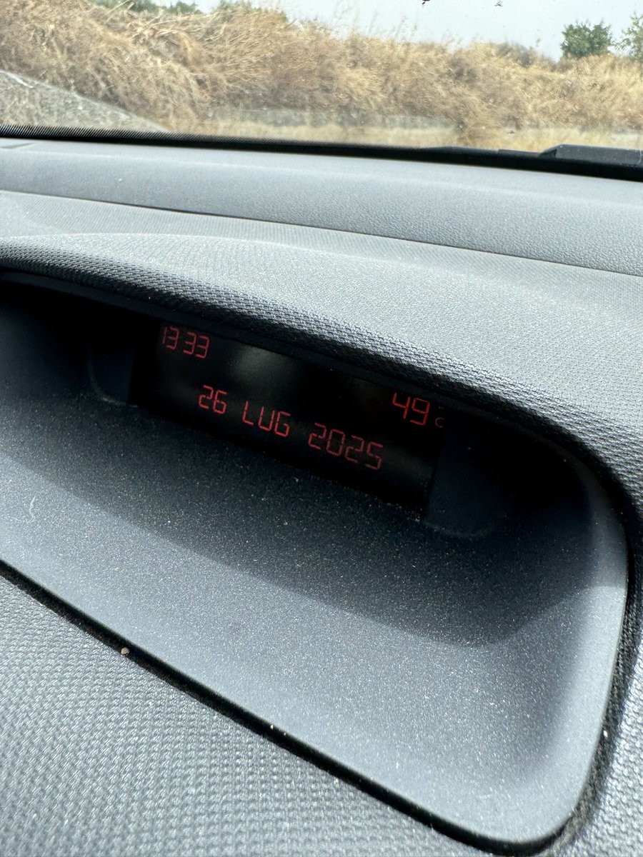 ZebathunGG's tweet image. am I cooked chat, 49 C° / 120 F°