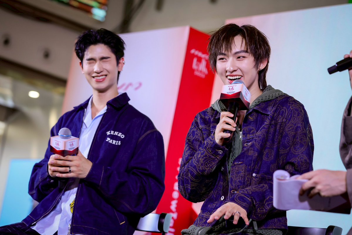 centralwOrld's tweet image. น่ารัก เหมาะสม ม.ม้าล้านตัว 🫣❤️❤️❤️

#praewtalk2025xThomasKong
#PraewTalk2025 #centralwOrld #Praewmag #ThomasKong #โทมัสก้อง #tthomastc #kongjiro