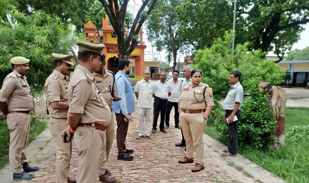 cdoamethi's tweet image. आज दिनांक 26 जुलाई 2025 को RO-ARO परीक्षा केंद्रों की तैयारियों की समीक्षा हेतु पुलिस अधीक्षक महोदया के साथ इन्दिरा गांधी पी0जी0 कॉलेज गौरीगंज केंद्र का संयुक्त निरीक्षण कर सुरक्षा, CCTV निगरानी एवं मूलभूत सुविधाओं का जायजा लिया गया तथा संबंधित को आवश्यक निर्देश दिए गए।