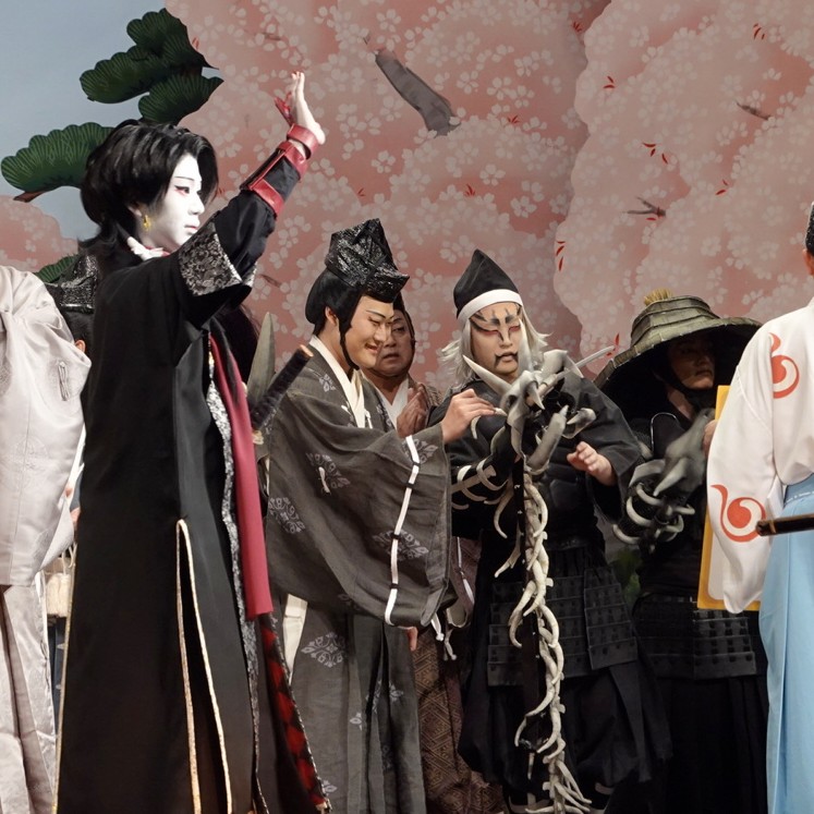 easteaglechun3's tweet image. こちらでは装備の説明をするまつ虫くん #刀剣乱舞歌舞伎 #とうかぶ