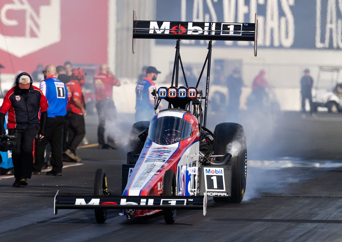 TonyStewart's tweet image. 🔥 We threw down 2 solid passes last night to kick off the #SonomaNats. We're currently qualified 5th, standing on our Q2 run of 3.727 ET @ 325.06 MPH, and man did we look good doing it in this patriotic @Mobil1 livery! 🇺🇸
@Mobil1Racing
@tsrnitro | @DodgeOfficial
#TSR…