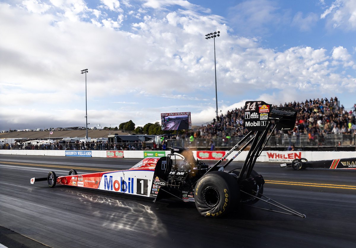 TonyStewart's tweet image. 🔥 We threw down 2 solid passes last night to kick off the #SonomaNats. We're currently qualified 5th, standing on our Q2 run of 3.727 ET @ 325.06 MPH, and man did we look good doing it in this patriotic @Mobil1 livery! 🇺🇸
@Mobil1Racing
@tsrnitro | @DodgeOfficial
#TSR…