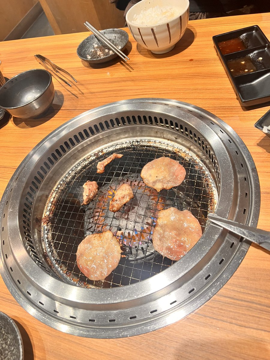 RYU77902960's tweet image. 第4回恥外法権にご参加いただき誠にありがとうございました！

酷暑の中楽しんでもらてとても嬉しかったです⸜(*ˊᗜˋ*)⸝

次も何時になるかイマイチ予定立てられませんが、、、
是非また参加下さることを心からお待ちしております！
 画像はアフパの焼肉
 #恥外法権