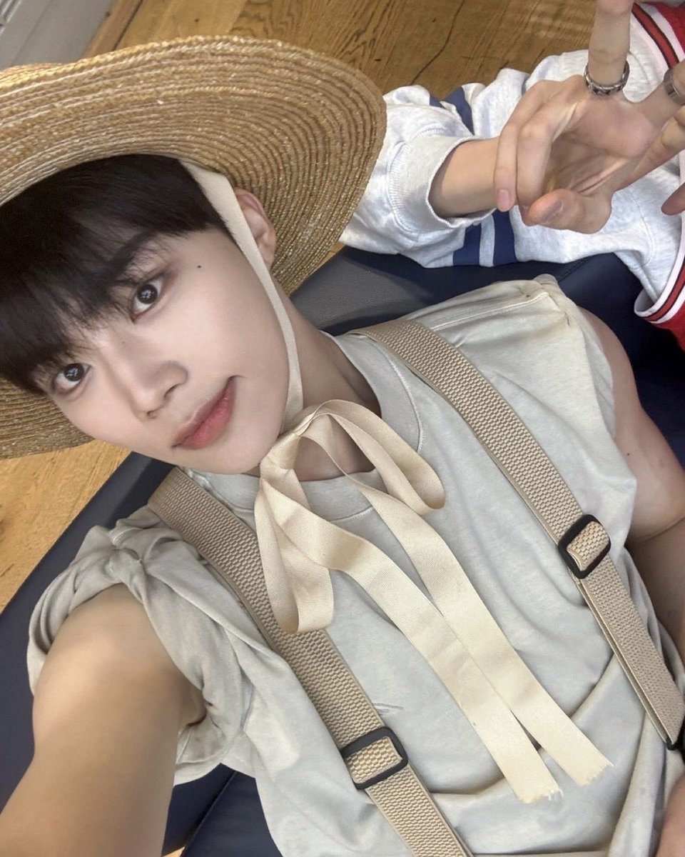 _uwook1's tweet image. 리본 너무 ㅠㅠㅠㅠㅠㅠㅠㅠㅠㅠㅠㅠㅠ 귀옂다