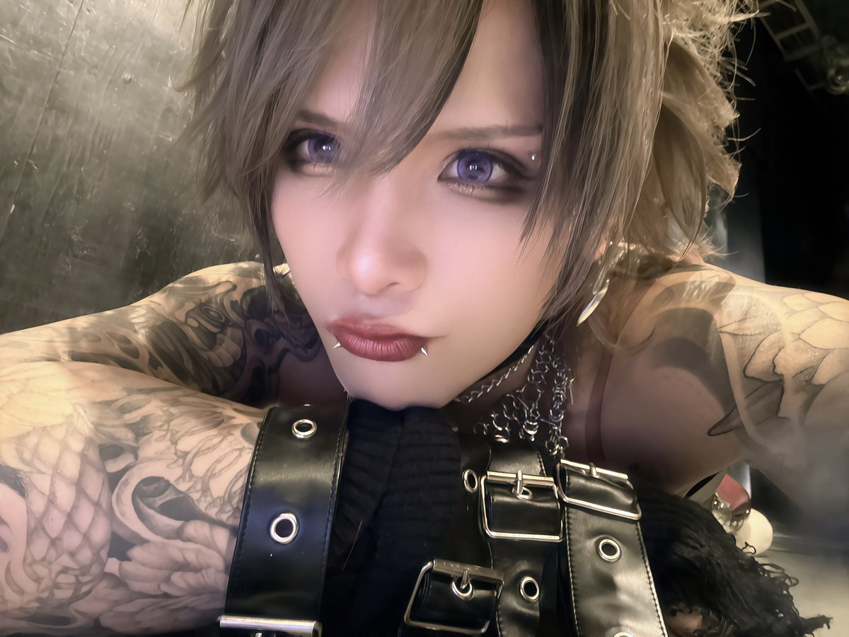 royz_214_subaru's tweet photo. 「幻影都市から愛を込めて」FORM Ⅱ 宇都宮
四年ぶりにただいま。今日のセットリストの半分以上が、あの頃には産まれて無かった曲達なんだよなとしみじみ歌っておりました。
今日は一緒に居てくれてありがとう。
とっても幸せでした。またね🪷
明日は柏でございます🐲 https://t.co/SKwbTRWEVh