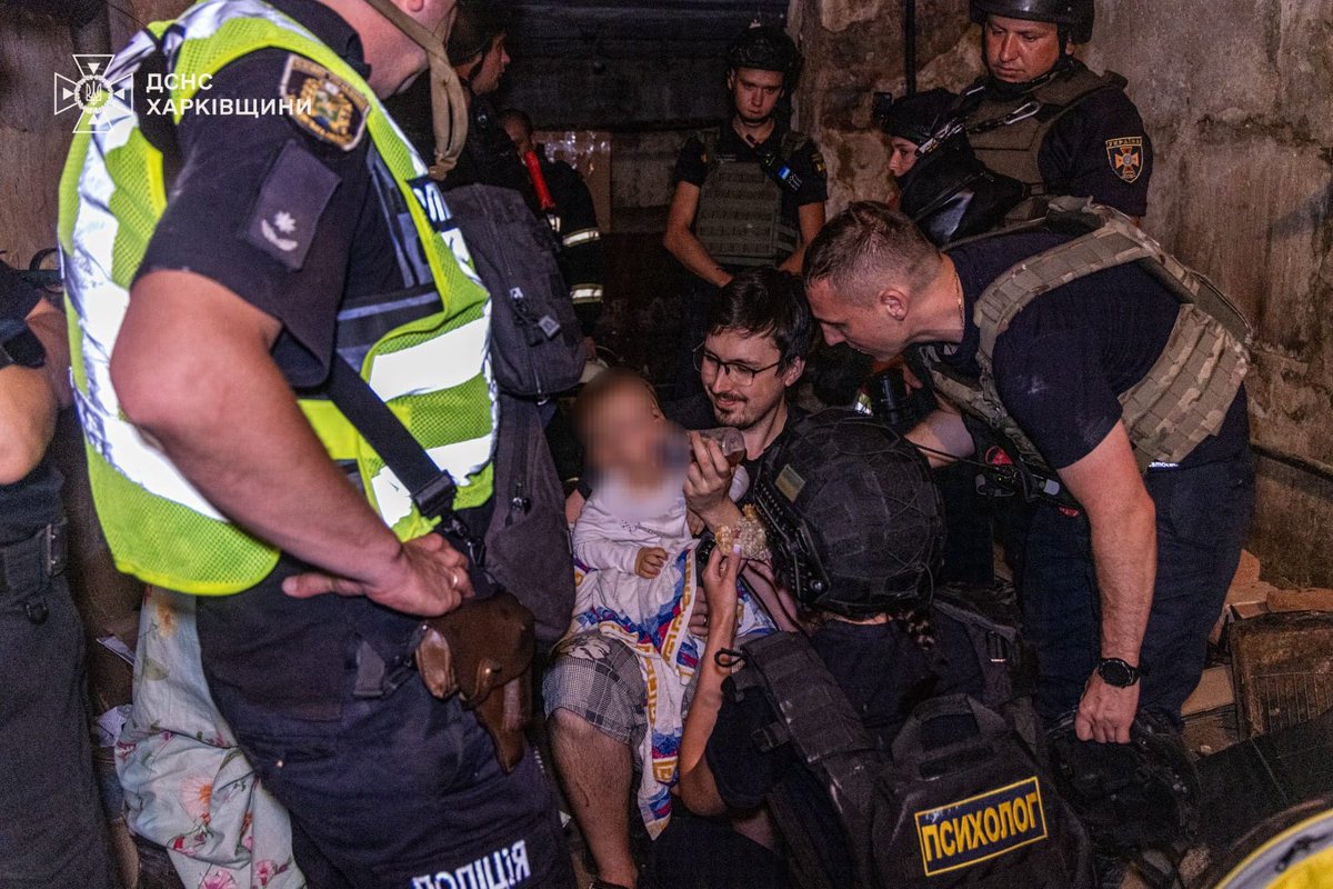 EVTVMiami's tweet image. #EsNoticia | Rusia lanzó ataque simultáneo con misiles y drones a tres regiones de Ucrania
Informes matutinos del ministro del Interior de Ucrania y del ejército señalaron que durante la noche, los rusos lanzaron un ataque combinado con misiles, incluidos misiles balísticos, y…