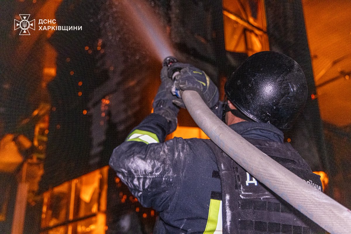 EVTVMiami's tweet image. #EsNoticia | Rusia lanzó ataque simultáneo con misiles y drones a tres regiones de Ucrania
Informes matutinos del ministro del Interior de Ucrania y del ejército señalaron que durante la noche, los rusos lanzaron un ataque combinado con misiles, incluidos misiles balísticos, y…