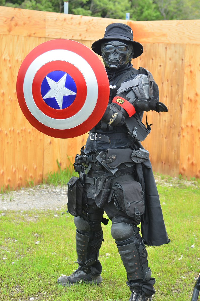 codereidn's tweet image. #自我からコスプレイヤーへ

うちはコスプレしてる訳でもないのに､なぜ俺はこうなる……
まぁ自我とオリジナルという事で。
キャプテン・アメリカの盾は､借りて撮影しただけ。