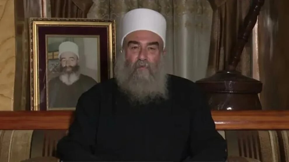 anfturkce1's tweet image. Dürzi Müslümanları Topluluğu Ruhani Başkanlığı, Şeyh Hikmet El Hicrî'nin öncülüğünde, 'zararların onarılması ve Süveyda halkının geleceğinin korunması amacıyla' komitelerini kurduklarını açıkladı
anf-news.com/rojava-surIye/…