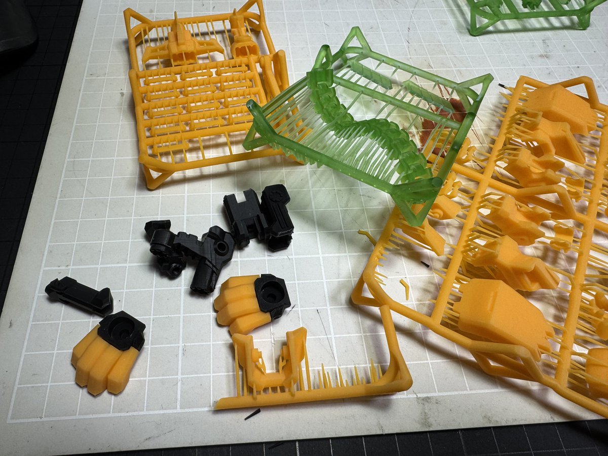 skill1000's tweet image. 組み立て中。