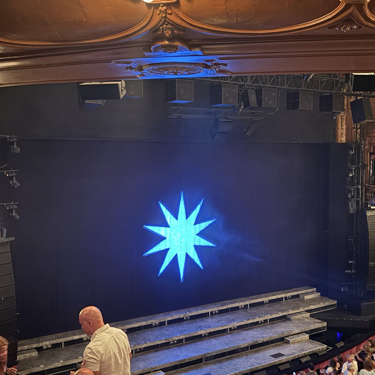 DannyWxo's tweet image. Round two. #Evita